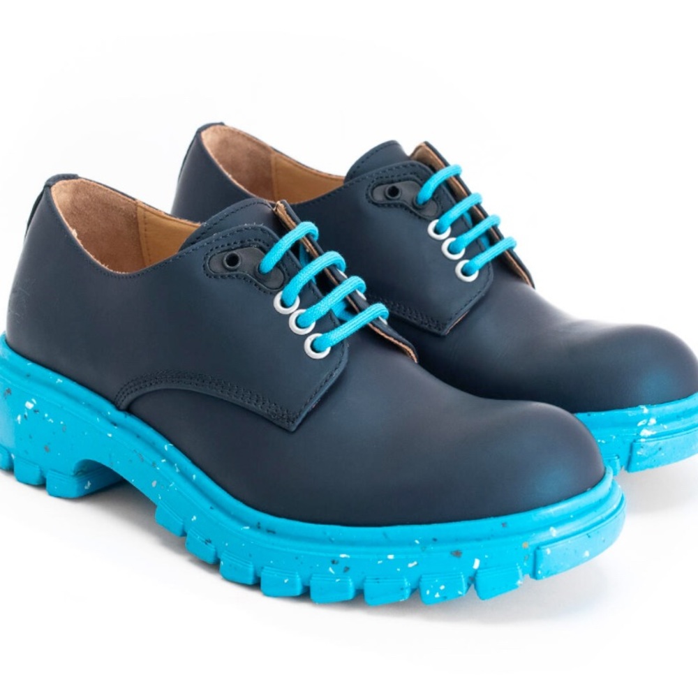 John Fluevog -OFFICIAL
TUESDAY -
EVERYDAY DERBY LACE-UP SHOE men’s 7 / women’s 9